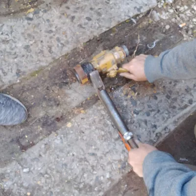 Trabajo de Full Service Pinamar: trabajo en cañería de gas